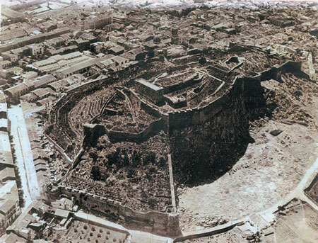 Vista aérea de la cantera del Castillo de Dénia aprovechada al máximo Vista aérea de la cantera del Castillo de Denia