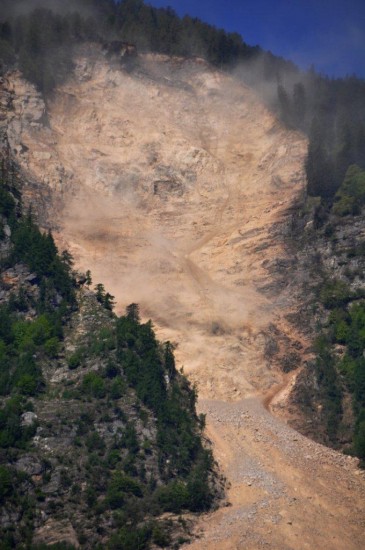 Desprendimiento_de_rocas_en_Preonzo_Suiza_03