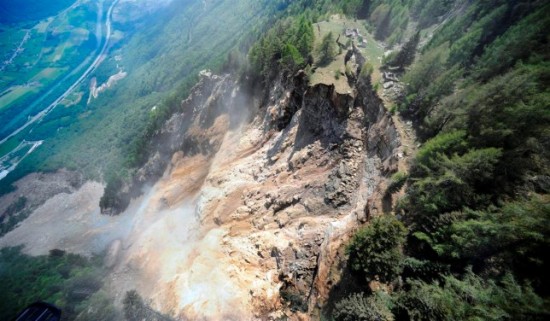 Desprendimiento_de_rocas_en_Preonzo_Suiza_06