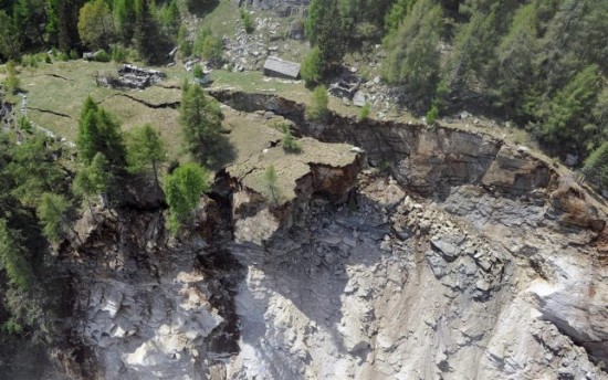 Desprendimiento_de_rocas_en_Preonzo_Suiza_10