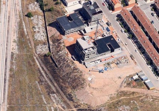Un relleno perfectamente visible, siempre que alguien quiera verlo, claro está... Vista aérea de las obras sobre rellenos de la Ronda San José, en Cuenca