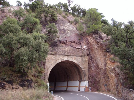 lazo carretero en túnel de la CV-223 entre Aín y Eslida, en Castellón - Boquilla superior lazo carretero en túnel de la CV-223 entre Aín y Eslida, en Castellón - Boquilla superior